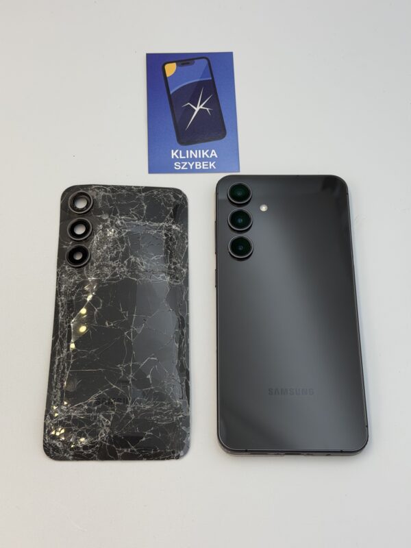 Samsung Galaxy S24 FE przed i po wymianie tylnej klapki