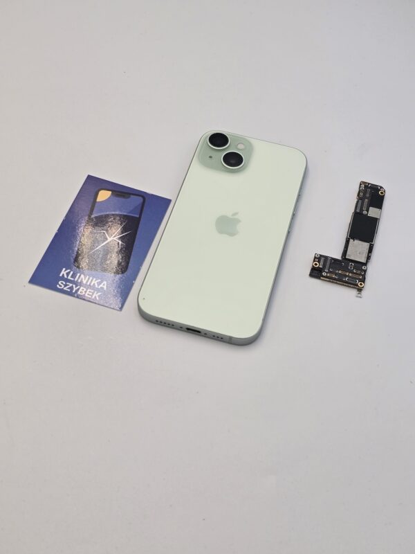 iPhone podczas naprawy płyty głównej