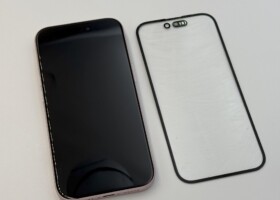 # Wymiana zbitej szyby iPhone 15